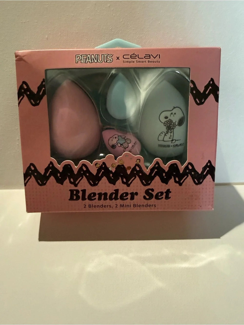 Peanuts x Célavi Pink & White Makeup Blender Sponge Set - Picture 2 of 5